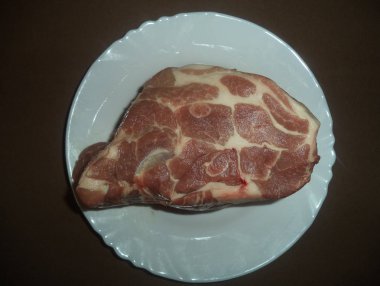  bir parça taze çiğ et bir domuz boyun