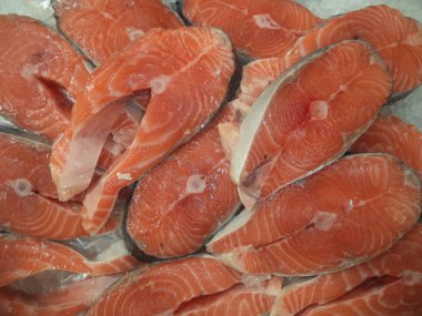  taze Çiğ somon biftek