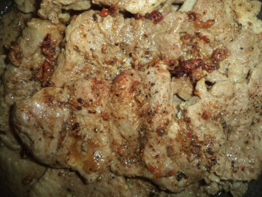 Kızarmış domuz pirzola parçaları