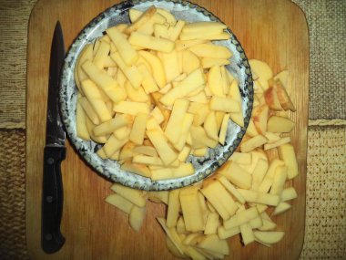  taze patates şeritler halinde kesin