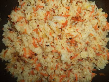 havuç ve soğan ile haşlanmış pirinç
