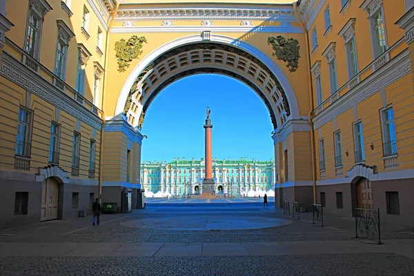 Petersburg Sarayı Meydanına Kemer Görünümü — Stok fotoğraf