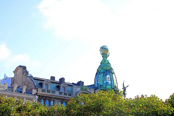 Sculpture Sur Toit Bâtiment Historique Saint Pétersbourg — Photo