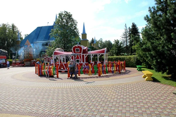 Parco Giochi Colorato Nel Parco Cittadino Estate — Foto Stock