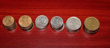 masada farklı mezheplere ait sikke yığınları