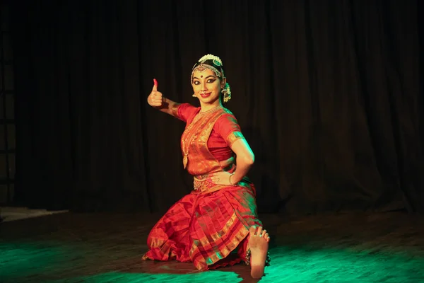 Una Bailarina Bharatnatyam Altamente Talentosa Actúa Octubre 2018 Bharatiya Vidhya —  Fotos de Stock