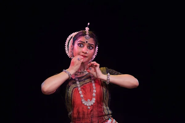 Висококваліфікований Виконавець Odissi Виконав Жовтня 2018 Року Bharatiya Vidhya Bhavan — стокове фото