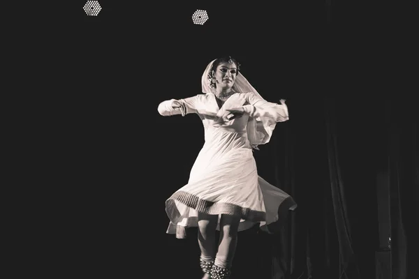 Kıdemli Kathak sanatçısı, 29 Mart 2018 'de Hindistan' ın Bengaluru kentindeki Sevasadan Hall 'da düzenlenen' Kathak Resital Etkinliği 'nde sahne aldı.
