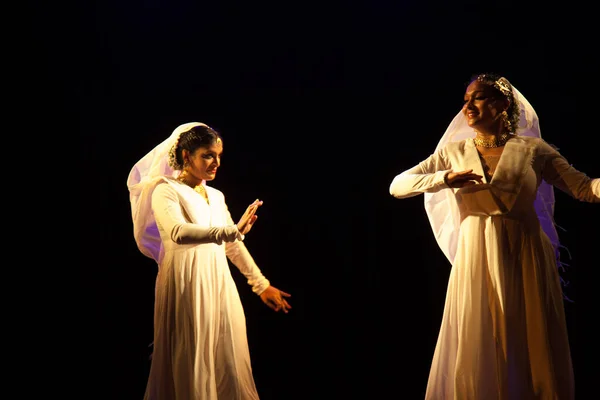 Kıdemli Kathak sanatçısı, 29 Mart 2018 'de Hindistan' ın Bengaluru kentindeki Sevasadan Hall 'da düzenlenen' Kathak Resital Etkinliği 'nde sahne aldı.