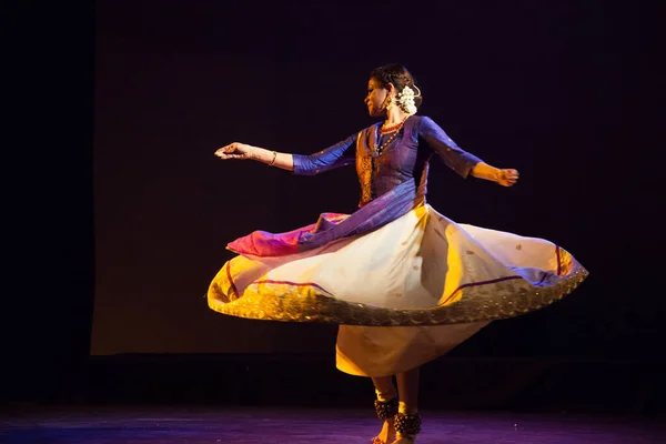 Kıdemli Kathak sanatçısı, 29 Mart 2018 'de Hindistan' ın Bengaluru kentindeki Sevasadan Hall 'da düzenlenen' Kathak Resital Etkinliği 'nde sahne aldı.