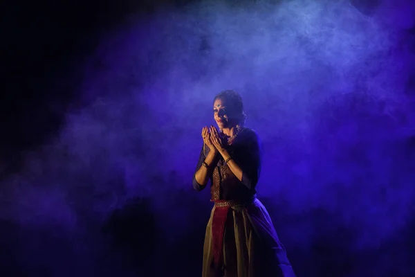 Kıdemli Kathak sanatçısı, 29 Mart 2018 'de Hindistan' ın Bengaluru kentindeki Sevasadan Hall 'da düzenlenen' Kathak Resital Etkinliği 'nde sahne aldı.