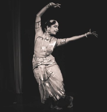 Genç bir bharatnatyam dansçısı 30 Ekim 2019 'da Sevasadan Hall, Bengaluru' da sahne alır..