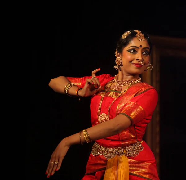 Una Joven Bailarina Bharatnatyam Actúa Octubre 2019 Sala Sevasadan Bengaluru — Foto de Stock