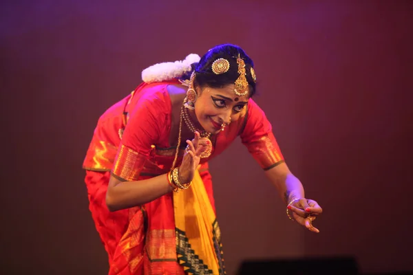 Una Joven Bailarina Bharatnatyam Actúa Octubre 2019 Sala Sevasadan Bengaluru — Foto de Stock