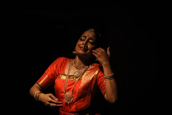 Genç Bir Bharatnatyam Dansçısı Ekim 2019 Sevasadan Hall Bengaluru Sahne — Stok fotoğraf