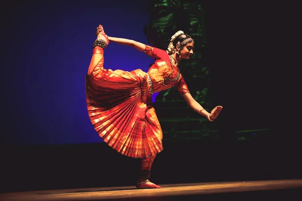 Χορεύτρια Bharatnatyam Στην Εκδήλωση Drishti Festival Που Παρουσιάστηκε Στο Chowdiah — Φωτογραφία Αρχείου