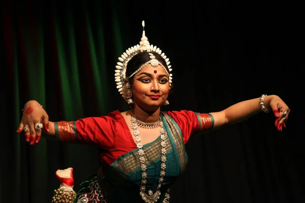 Tancerka Odissi Występuje Października 2019 Roku Shukra Hall Bengaluru — Zdjęcie stockowe
