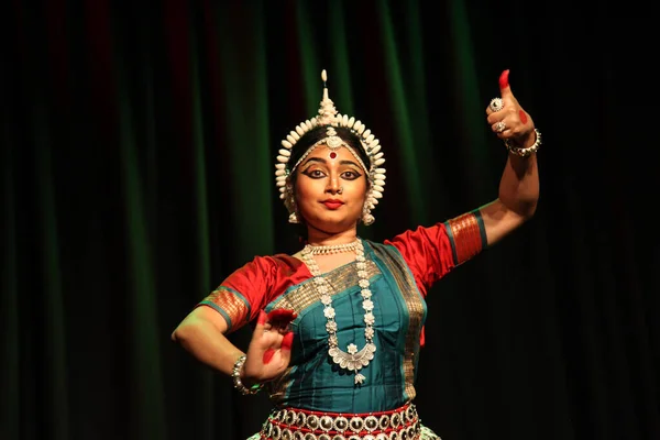 Kadın Bir Odissi Dansçısı Ekim 2019 Shukra Hall Bengaluru Sahne — Stok fotoğraf