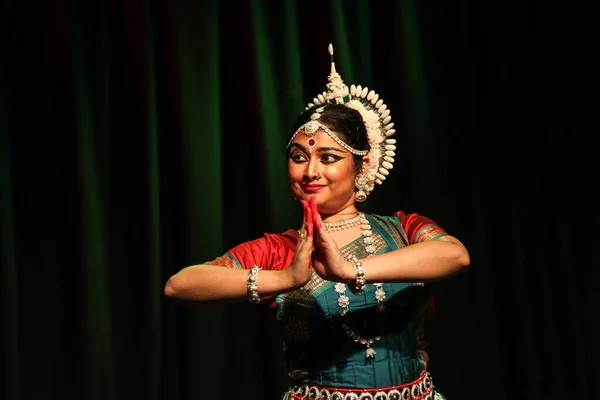 Una Bailarina Odissi Femenina Actúa Octubre 2019 Shukra Hall Bengaluru — Foto de Stock