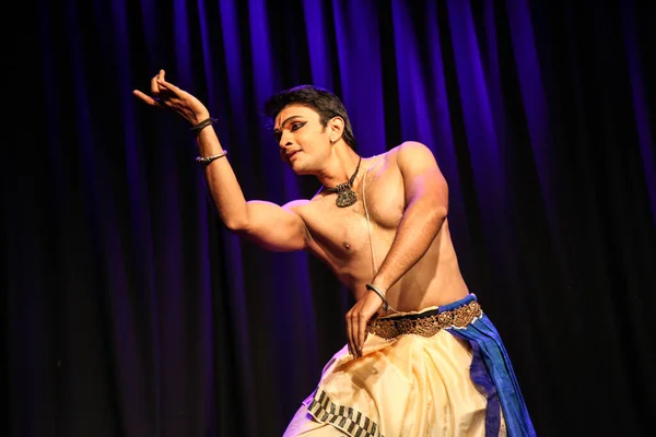 Танцівниця Бхаратнатьям Виступає Жовтня 2019 Року Залі Шукра Бенґалуру — стокове фото