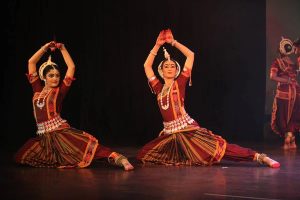 Bengaluru, INDIA 6 Nisan: Odissi sanatçısı 16 Nisan 2019 tarihinde Seva sadan 'da Odissi resital etkinliğinde sahne aldı.