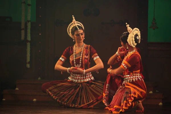 Bengaluru, INDIA 6 Nisan: Odissi sanatçısı 16 Nisan 2019 tarihinde Seva sadan 'da Odissi resital etkinliğinde sahne aldı.