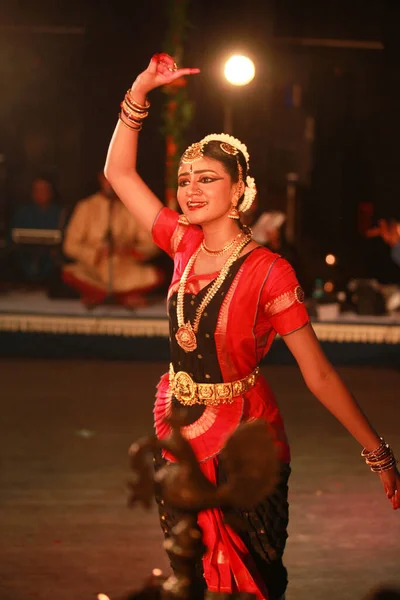 Ein Talentierter Tänzer Tritt Bei Einem Bharatnatyam Recital Event Dezember — Stockfoto