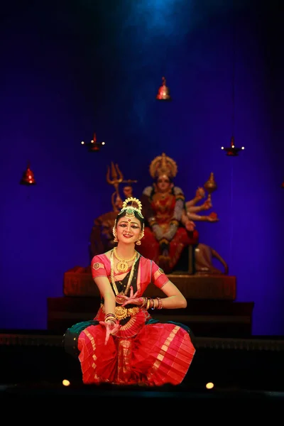 Begåvad Dansare Ger Bharatnatyam Konsert Som Hölls Den December 2016 — Stockfoto