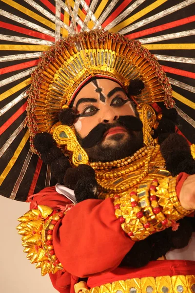 Bengaluru India Kwietnia Makijaż Artysty Yakshagana Kwietnia 2019 Seva Sadan — Zdjęcie stockowe