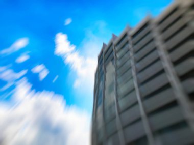 Soyut hareket bulanıklığı etkisi. Güneşli bir şehir