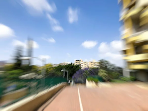 Absztrakt motion blur effekt. Város, egy napsütéses napon — Stock Fotó
