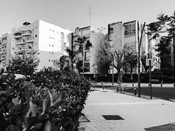 RISHON LE ZION, ISRAEL-APRIL 23, 2018: High residential building in Rishon Le Zion, Israel . — стоковое фото