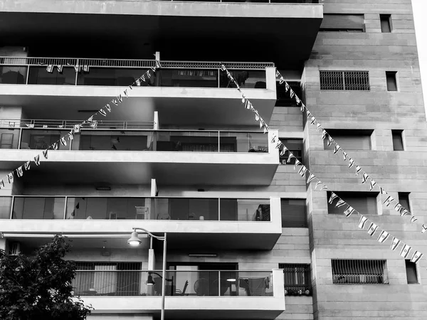 RISHON LE ZION, ISRAEL-APRIL 23, 2018: High residential building in Rishon Le Zion, Israel . — стоковое фото