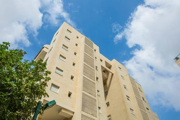 Rishon Le Zion, Izrael-2018. május 7.: magas lakó épület Rishon Lezion, Izrael. — Stock Fotó