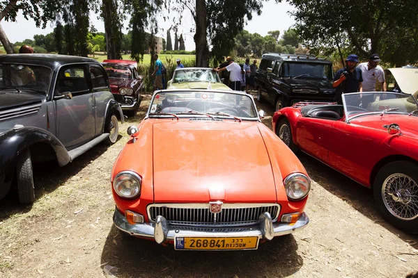 ISRAELE, PETAH TIQWA - 14 MAGGIO 2016: Mostra di antiquariato tecnico. MG auto convertibile in Petah Tiqwa, Israele — Foto Stock