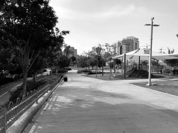 RISHON LE ZION, ISRAEL - 30 de abril de 2018: Entretenimento ao ar livre no parque em Rishon LeZion, Israel — Fotografia de Stock