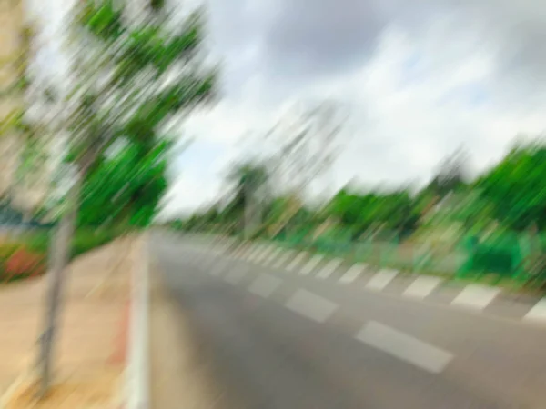 Αφηρημένη motion blur επίδραση. Πόλη σε μια ηλιόλουστη ημέρα — Φωτογραφία Αρχείου