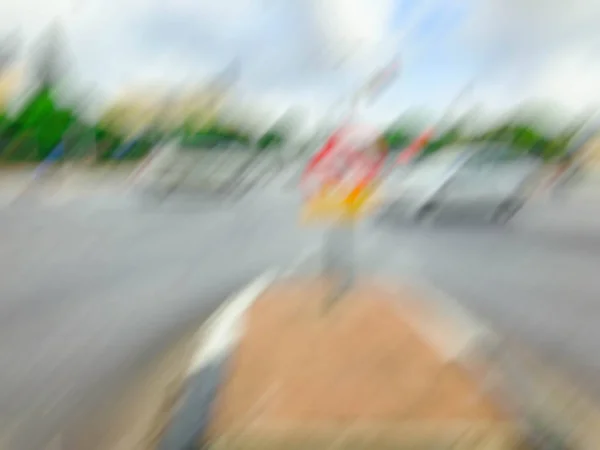 Αφηρημένη motion blur επίδραση. Πόλη σε μια ηλιόλουστη ημέρα — Φωτογραφία Αρχείου