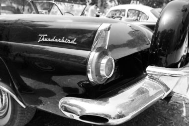 İsrail, Petah Tiqwa - 14 Mayıs 2016: Teknik antika Sergisi. Dikiz Petah Tiqwa İsrail'in eski retro araba