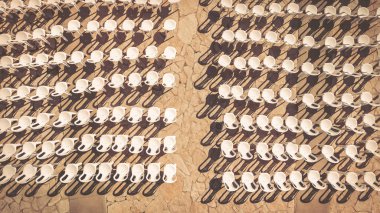 Boş sandalye görünümü yukarıdan, seyirci kavramı.