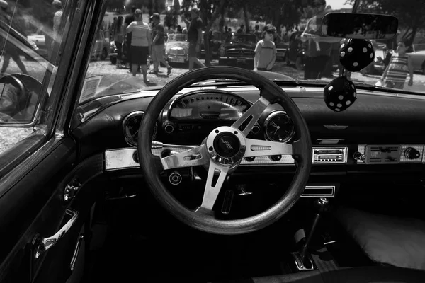 ISRAELE, PETAH TIQWA - 14 MAGGIO 2016: Mostra di antiquariato tecnico. Interier view of car in Petah Tiqwa, Israele — Foto Stock