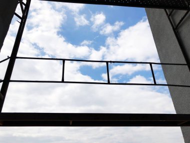 Bir apartman dairesinde onarım için malzeme yeniden inşası ve Tadilat Tadilat yapım aşamasındadır