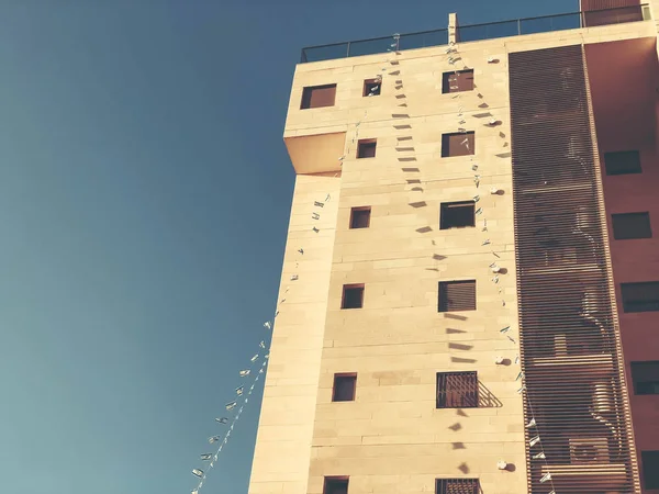 RISHON LE ZION, ISRAEL -23 DE ABRIL DE 2018: Edificio residencial alto en Rishon Le Zion, Israel — Foto de Stock