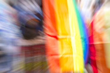 Eşcinsel gökkuşağı bayrağı, soyut hareket bulanıklığı etkisi.