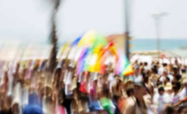 Eşcinsel gökkuşağı bayrağı, soyut hareket bulanıklığı etkisi.