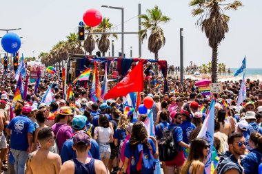 TEL AVIV, ISRAEL- 8 Haziran 2018: Tel Aviv 'de Gay Onur Yürüyüşü, İsrail