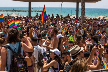 TEL AVIV, ISRAEL- 8 Haziran 2018: Tel Aviv 'de Gay Onur Yürüyüşü, İsrail