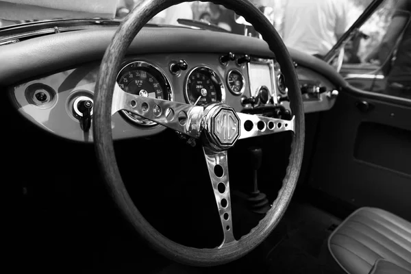 ISRAEL, PETAH TIQWA - MAY 14, 2016:  Exhibition of technical antiques. MG wheel close view in Petah Tiqwa, Israel — Stock Photo, Image