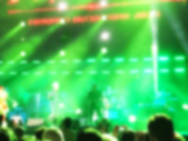 Bulanık arka plan. Seyirci ile konser bokeh aydınlatma.
