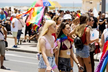 TEL AVIV, ISRAEL- 8 Haziran 2018: Tel Aviv 'de Gay Onur Yürüyüşü, İsrail